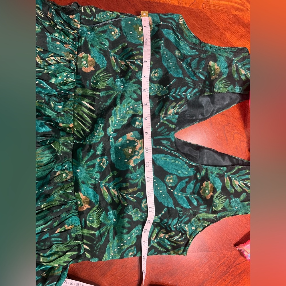 Elegant Green Sleeveless Dress, crepe with dupatta - Picture 6 of 17